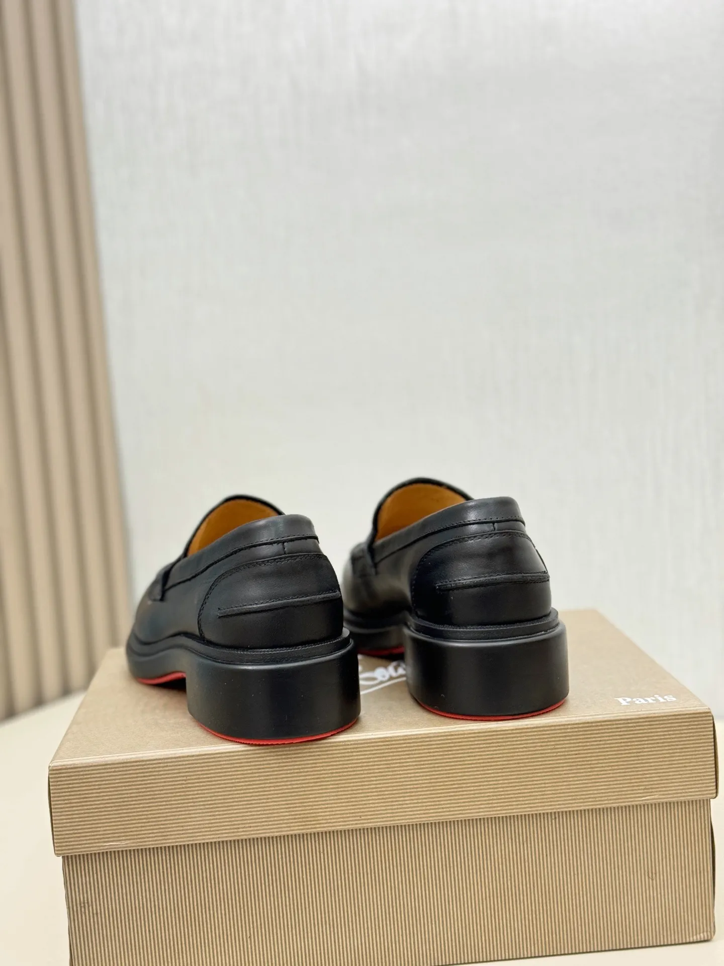 [CL～High-end men's red-soled shoes] Top P: 840💰. Size: 39-44 (38.45.46 can be customized) 🆑Top original order purchasing agent Imported open-edge bead fabric, the lining is made of water-dyed cowhide🉑️ Imported TPU rubber sole, wear-resistant and non-slip, full of European style.
